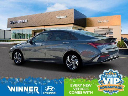 New 2025 Hyundai Elantra SEL image 5