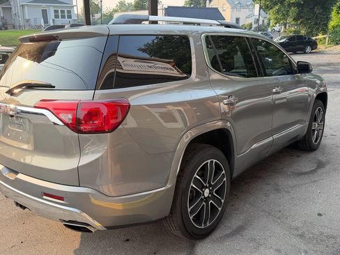 Used 2019 GMC Acadia Denali w/ Technology Package FWD image 5