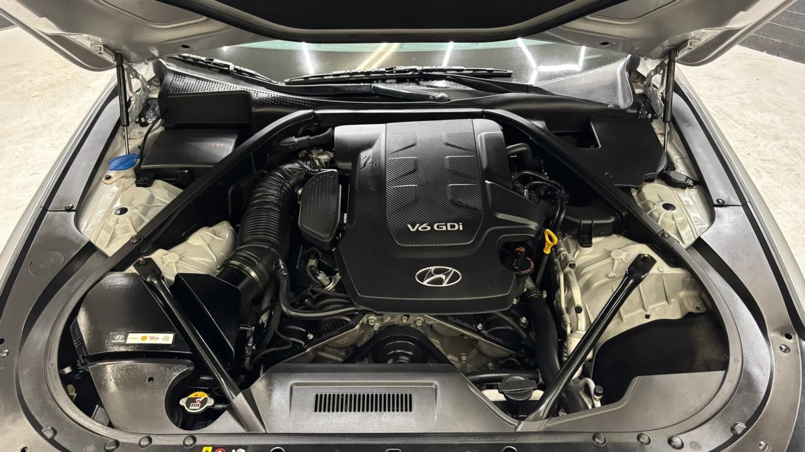 Used 2015 Hyundai Genesis 3.8 RWD image 6