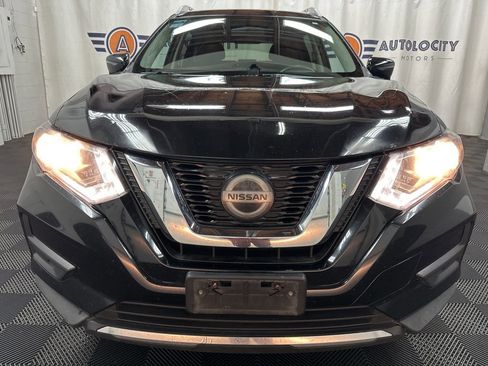 Used 2018 Nissan Rogue SV w/ Premium Package image 3