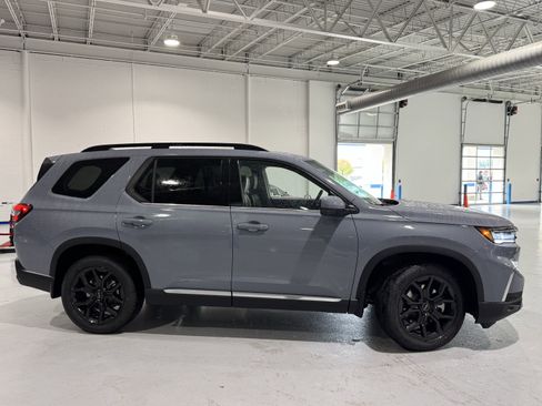 New 2025 Honda Pilot Touring image 3