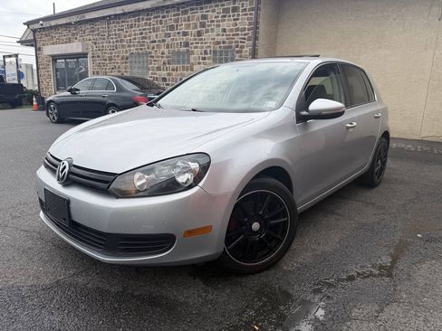 Used 2014 Volkswagen Golf 4-Door FWD image 1
