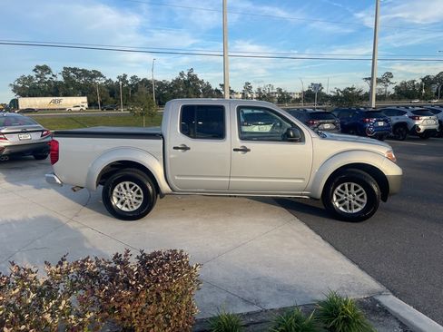 Used 2019 Nissan Frontier SV image 4