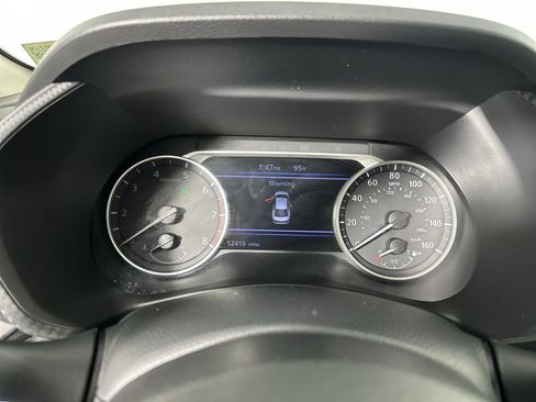 Used 2025 Nissan Sentra SR FWD image 11