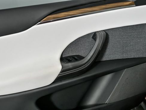 Used 2022 Tesla Model X image 15