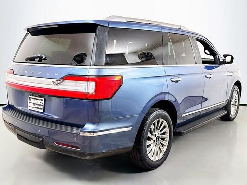 Used 2018 Lincoln Navigator Premiere RWD image 4