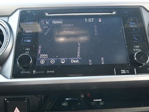 Used 2017 Toyota Tacoma TRD Sport image 19