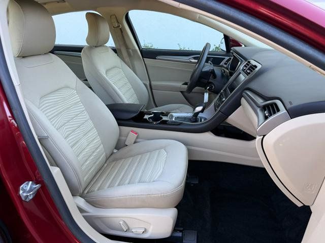 Used 2016 Ford Fusion SE FWD image 18
