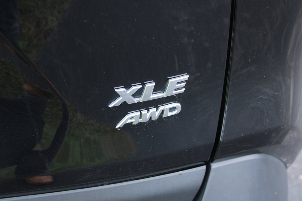Used 2025 Toyota RAV4 XLE AWD/4WD image 11