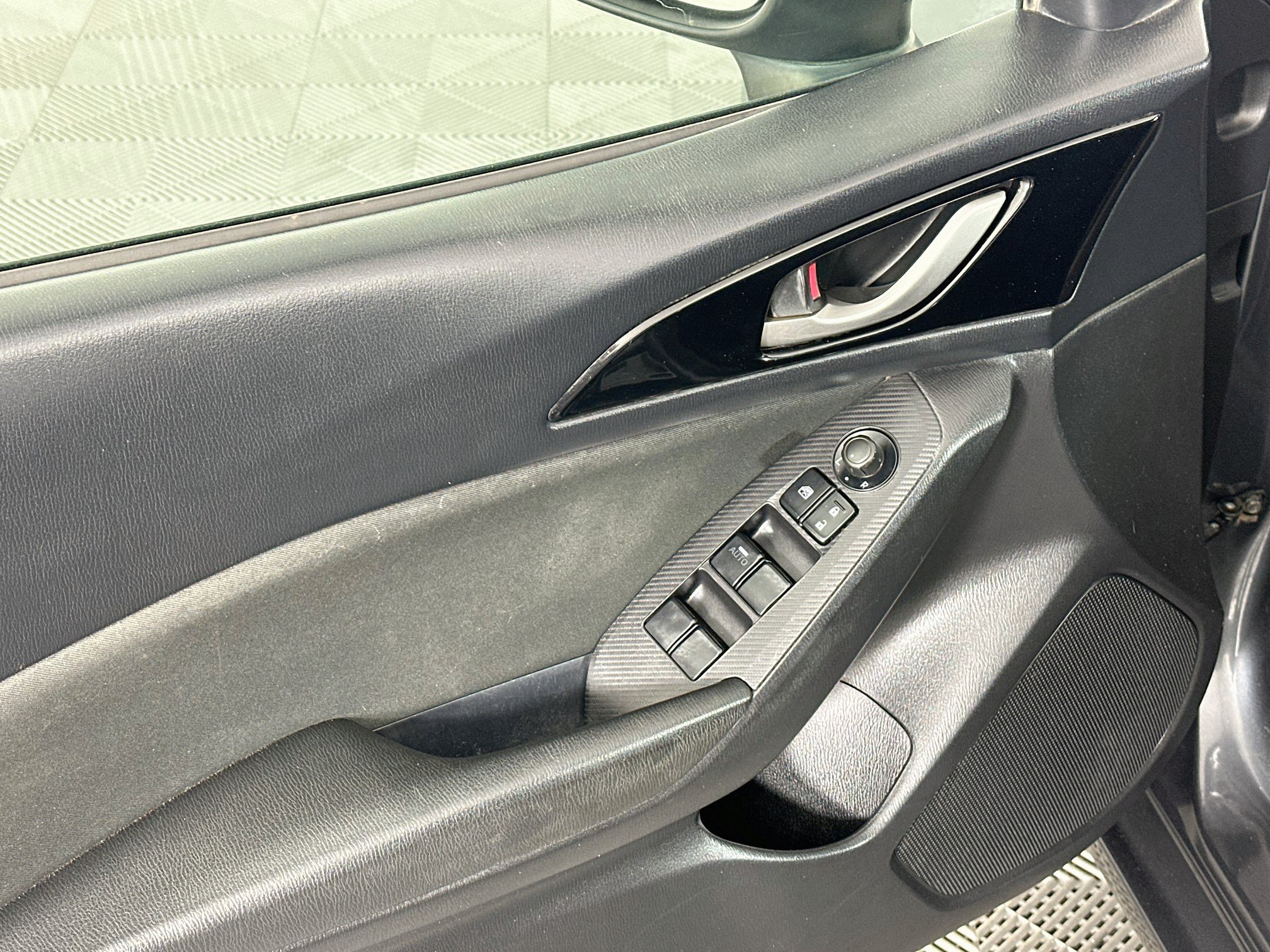 Used 2016 MAZDA MAZDA3 i Touring FWD image 15