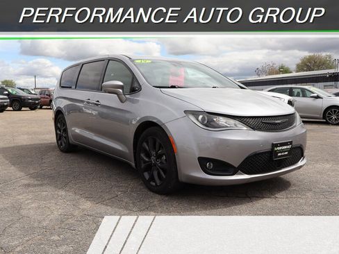 Used 2019 Chrysler Pacifica Touring Plus w/ Advanced Safetytec Group FWD image 1