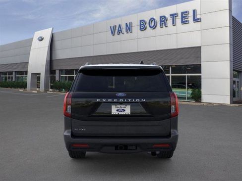 New 2026 Ford Expedition Active image 5