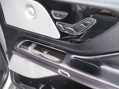 Used 2020 Lincoln Aviator Reserve w/ Equipment Group 201A image 9