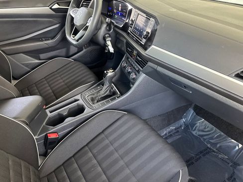 Used 2024 Volkswagen Jetta Sport image 32