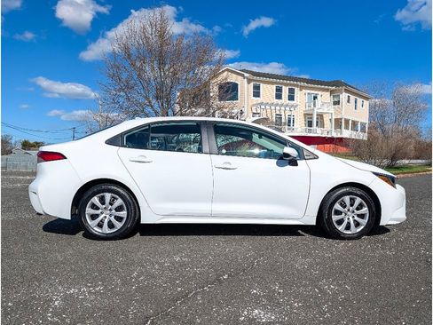 Used 2024 Toyota Corolla LE image 4