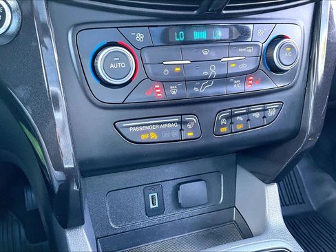 Used 2018 Ford Escape Titanium AWD/4WD image 36