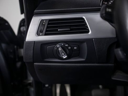 Used 2011 BMW 335i Convertible image 34