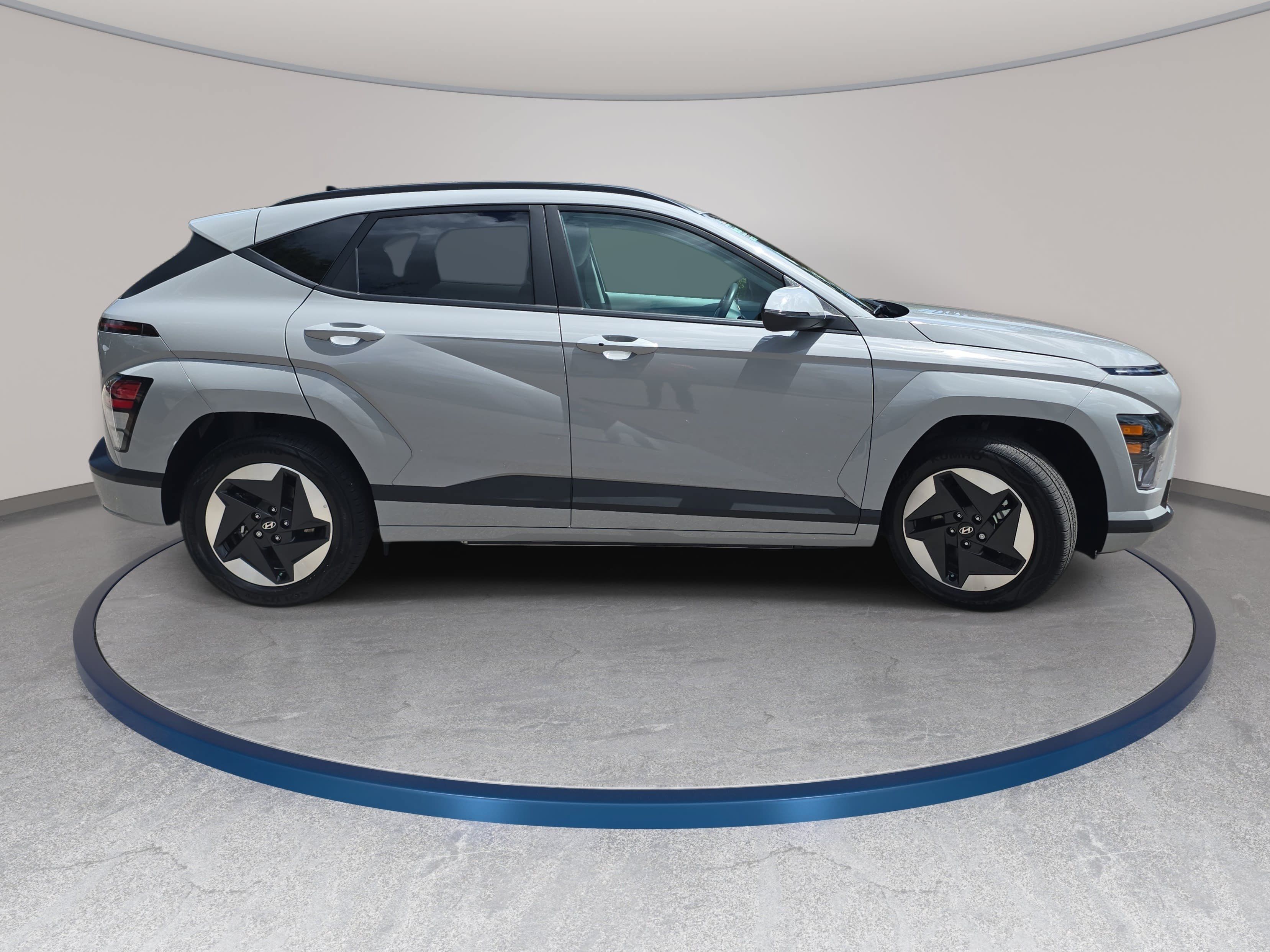 Used 2025 Hyundai Kona SEL FWD image 4