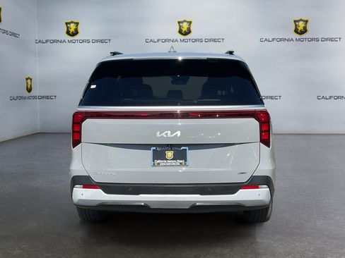 Used 2025 Kia Carnival EX FWD image 6