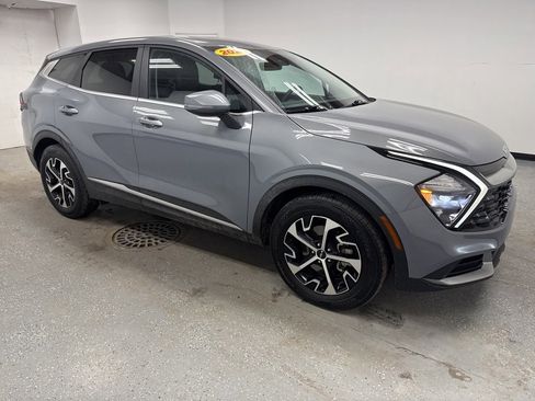 Used 2023 Kia Sportage EX image 2