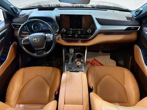 Used 2022 Toyota Highlander Platinum image 10