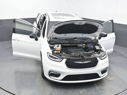 Used 2026 Chrysler Pacifica Limited FWD image 73