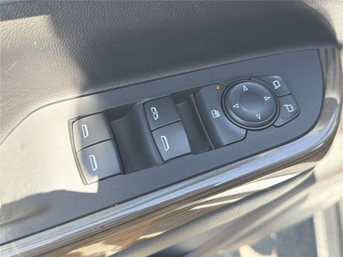 Used 2023 GMC Acadia SLE w/ Driver Convenience Package FWD image 18