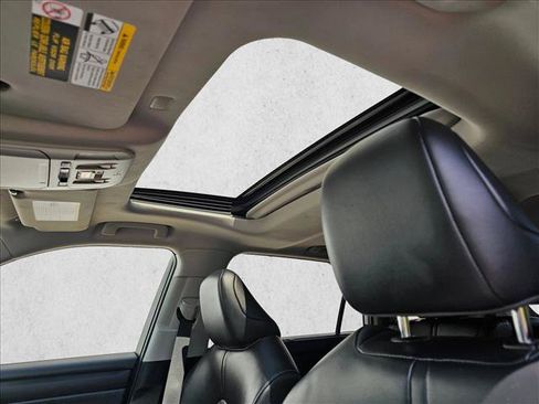 Used 2022 Toyota Highlander XLE AWD/4WD image 24