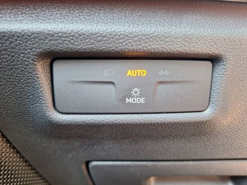 New 2026 Volkswagen Tiguan SE image 12