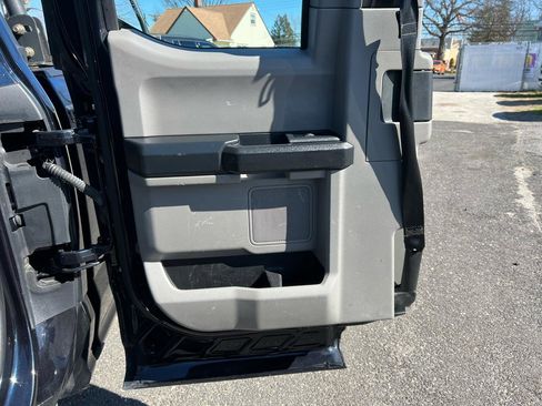 Used 2022 Ford F250 XL w/ Power Equipment Group image 18