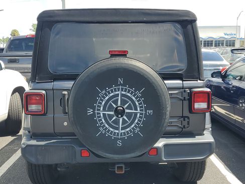 Used 2018 Jeep Wrangler Unlimited Sahara image 8