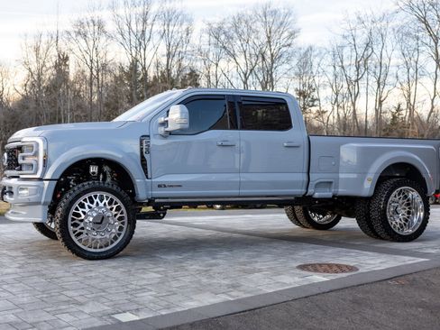 Used 2025 Ford F450 Platinum image 3