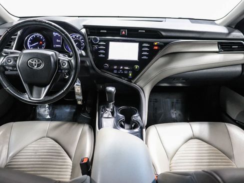 Used 2019 Toyota Camry SE FWD image 12