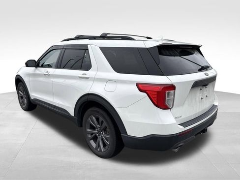 Used 2022 Ford Explorer XLT w/ Equipment Group 202A AWD/4WD image 3