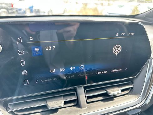 Used 2025 Chevrolet Trax RS w/ Sunroof Package image 13