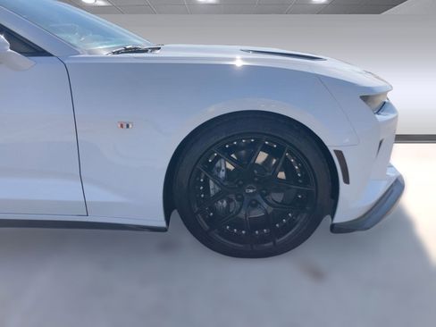 Used 2018 Chevrolet Camaro SS image 10