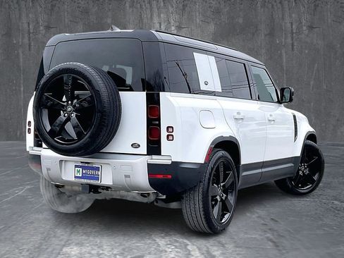 Used 2023 Land Rover Defender 110 SE image 6