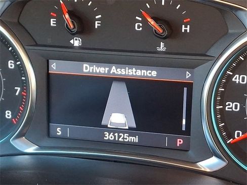 Used 2023 Chevrolet Traverse LT image 20