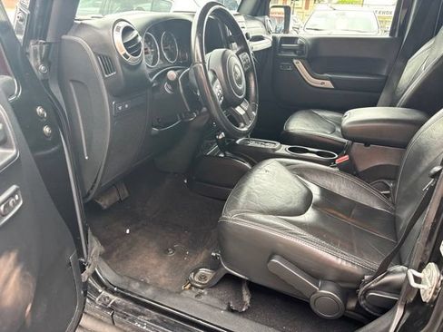 Used 2015 Jeep Wrangler Unlimited Rubicon w/ Connectivity Group AWD/4WD image 15