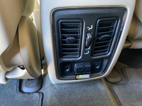 Used 2012 Jeep Grand Cherokee Overland AWD/4WD image 19