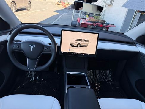 Used 2024 Tesla Model Y Long Range image 14