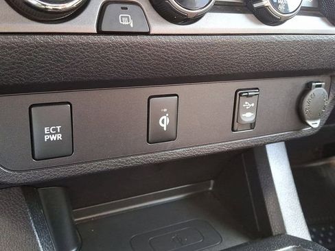 Used 2018 Toyota Tacoma TRD Off-Road image 23