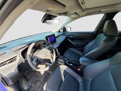Used 2023 Toyota Corolla Cross XLE w/ Convenience Package FWD image 20