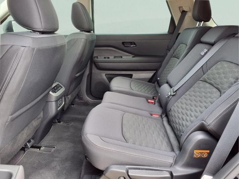 New 2026 Nissan Pathfinder SV w/ SV Premium Package FWD image 11