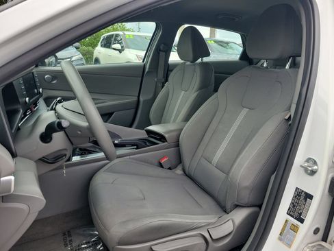 Used 2024 Hyundai Elantra SE FWD image 14