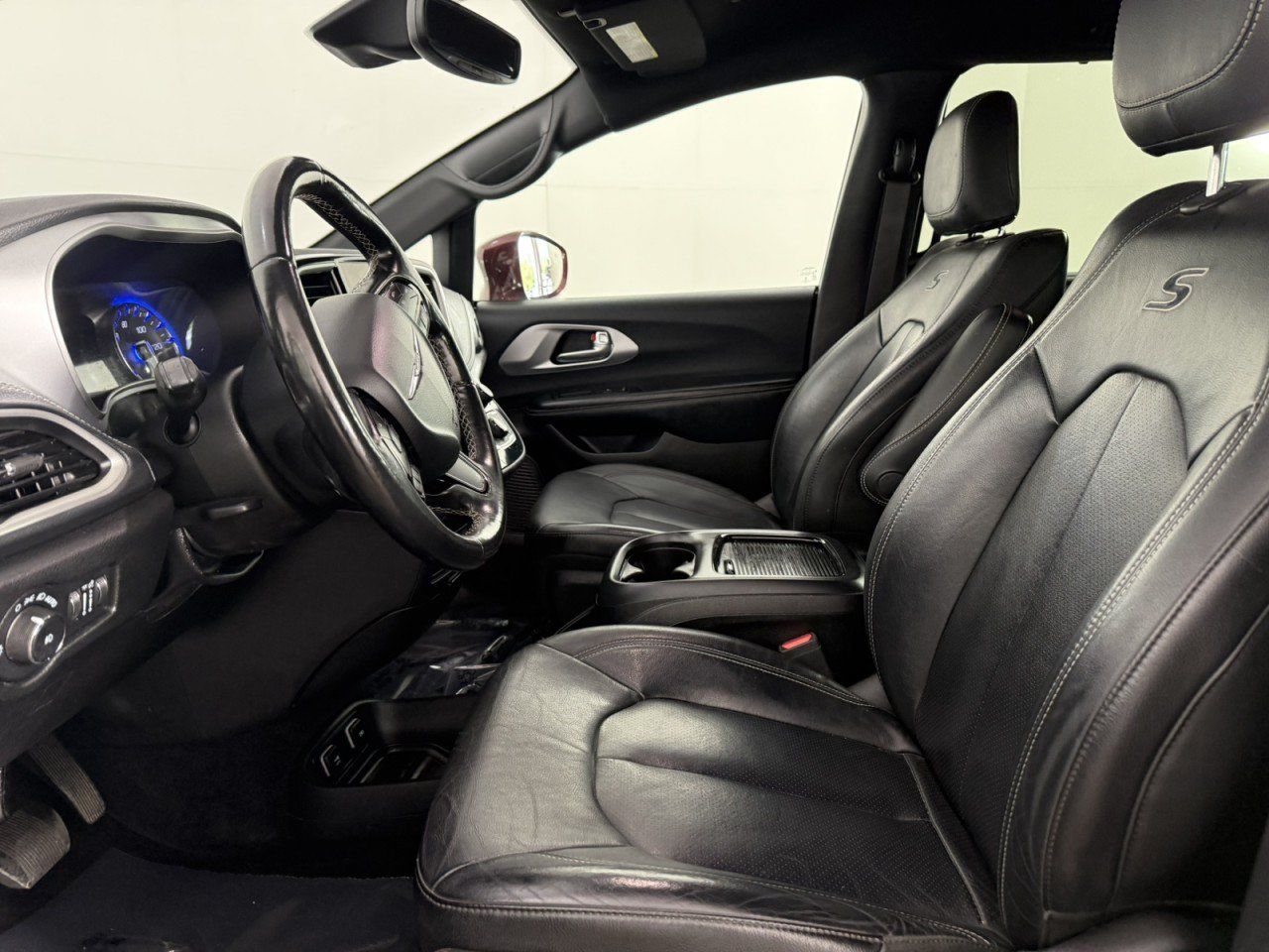 Used 2021 Chrysler Pacifica Touring-L w/ S Appearance Package FWD image 15
