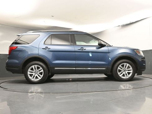 Used 2018 Ford Explorer XLT AWD/4WD image 25