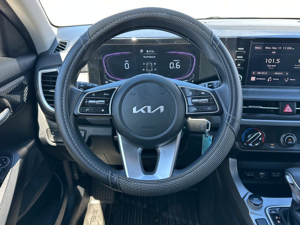 Used 2026 Kia Seltos LX FWD image 15