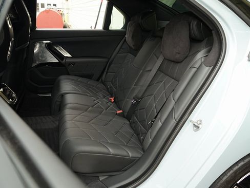 Used 2023 BMW 760i xDrive image 24