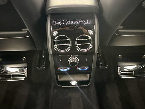 Used 2024 Rolls-Royce Cullinan AWD/4WD image 28
